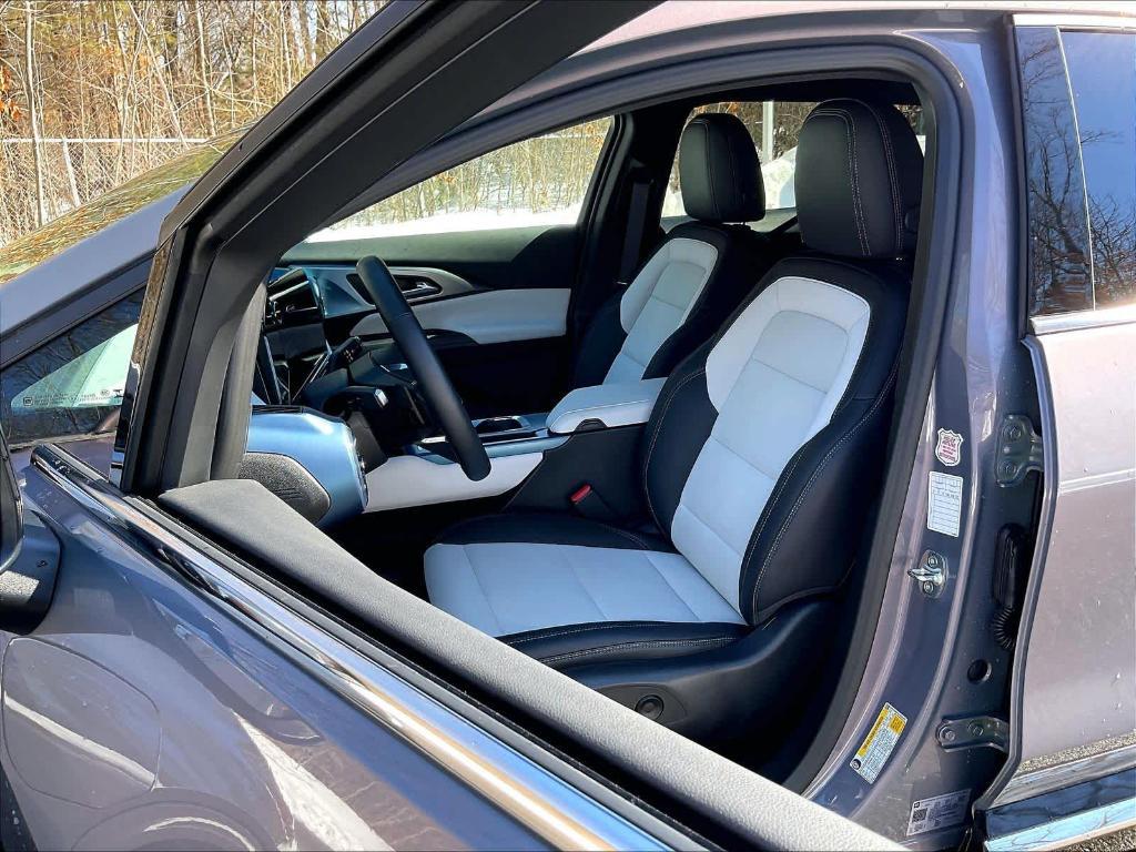 used 2025 Chevrolet Equinox EV car, priced at $23,800