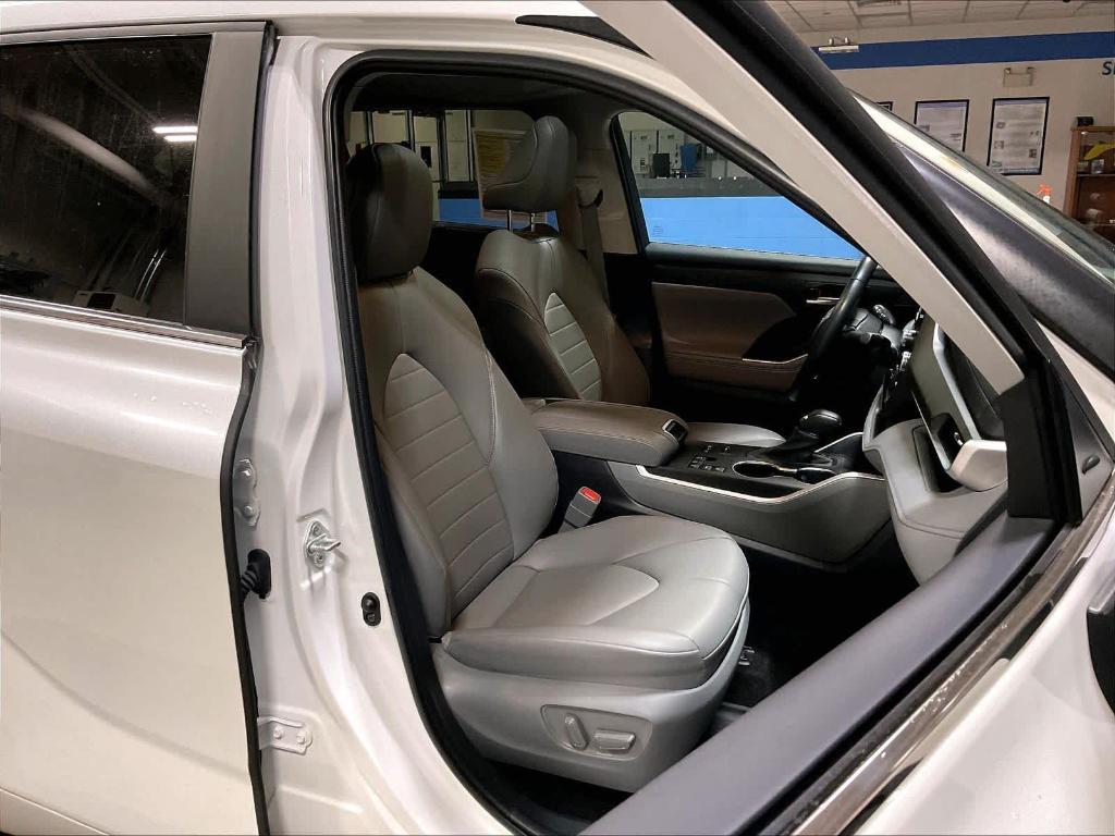 used 2023 Toyota Highlander car, priced at $35,200