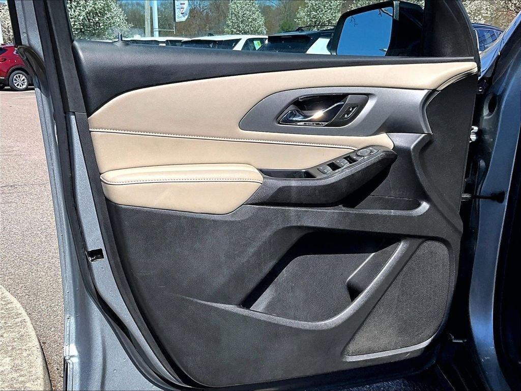 used 2023 Chevrolet Traverse car, priced at $28,811