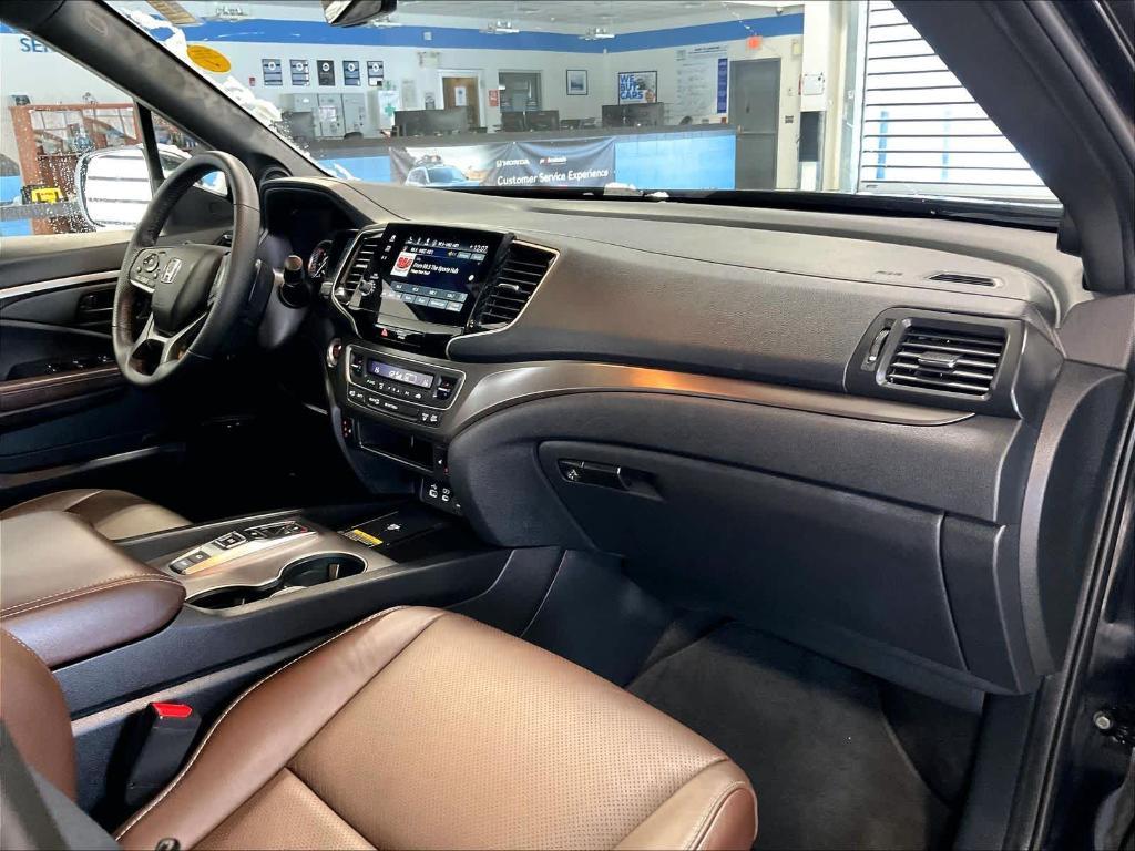 used 2025 Honda Passport car, priced at $31,800
