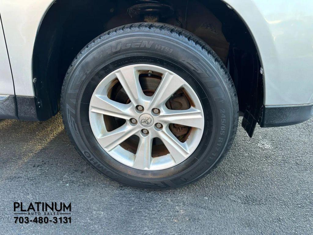 used 2013 Toyota Highlander car, priced at $9,995