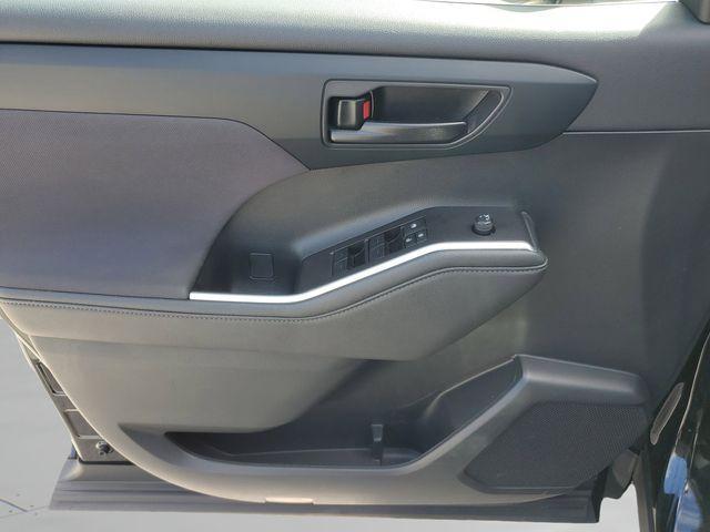 used 2023 Toyota Highlander car, priced at $26,740