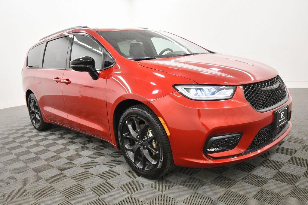 used 2025 Chrysler Pacifica car, priced at $36,444