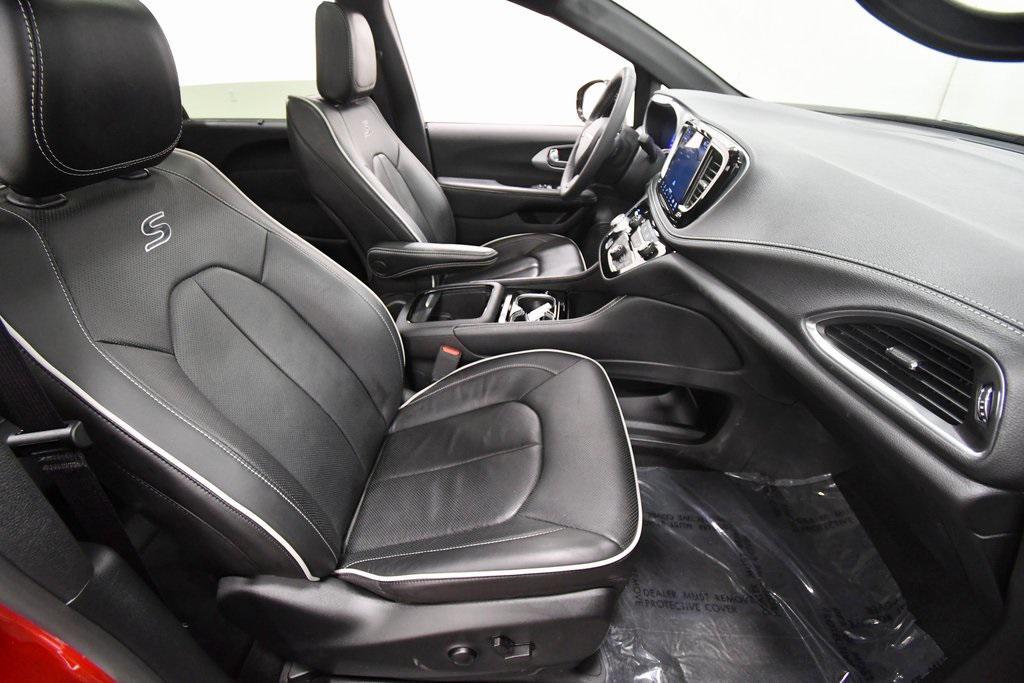 used 2025 Chrysler Pacifica car, priced at $36,444