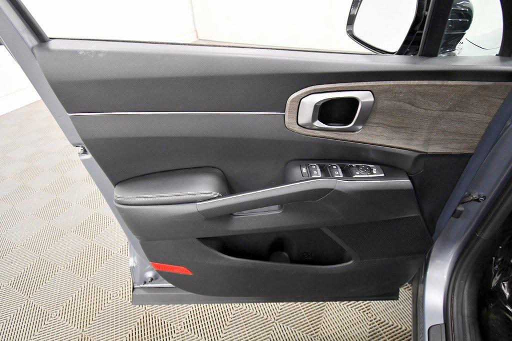 used 2023 Kia Sorento car, priced at $27,312