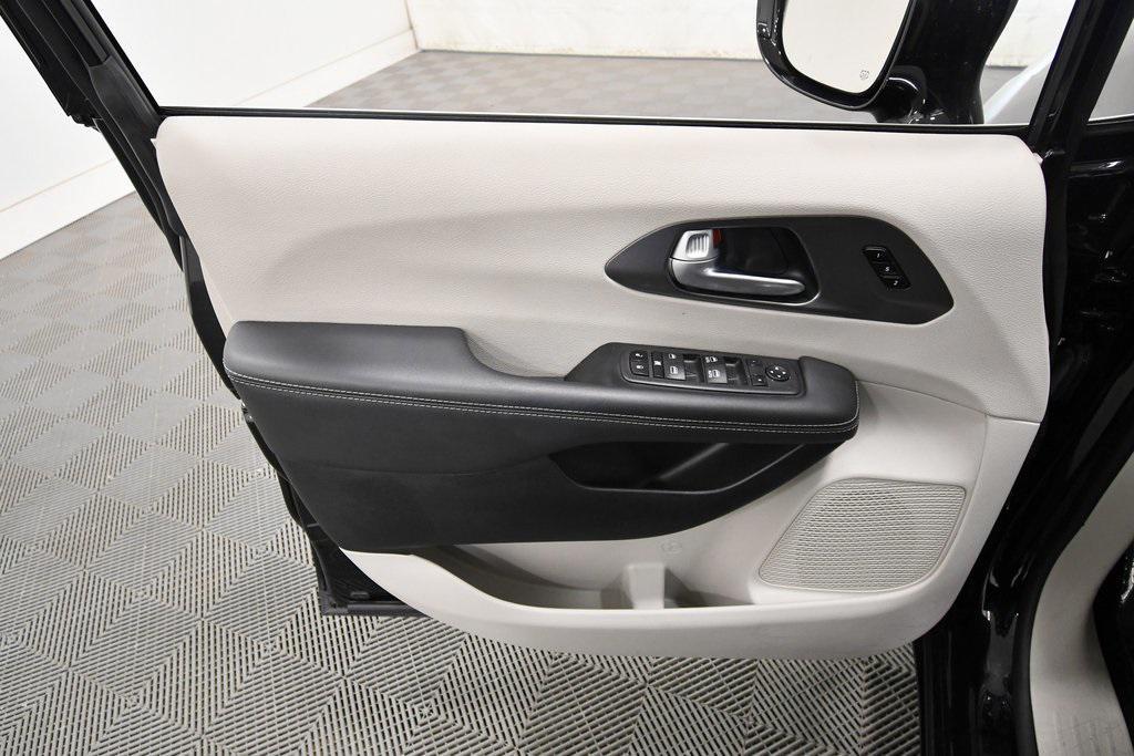 used 2024 Chrysler Pacifica car, priced at $28,340