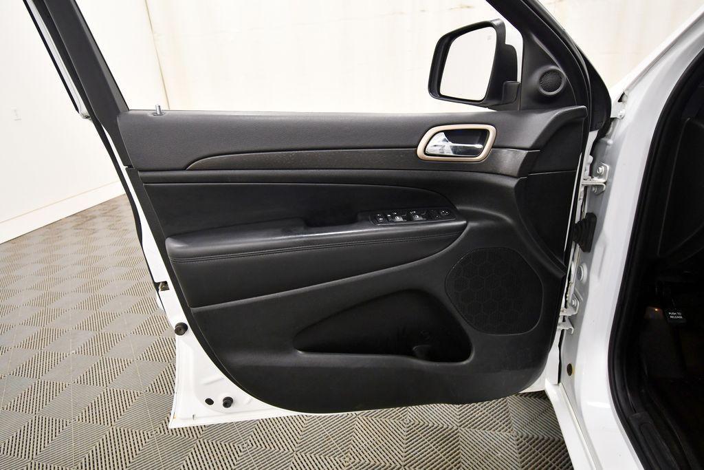 used 2015 Jeep Grand Cherokee car, priced at $10,424