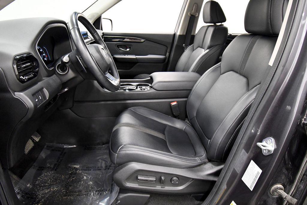 used 2023 Honda Pilot car, priced at $40,138