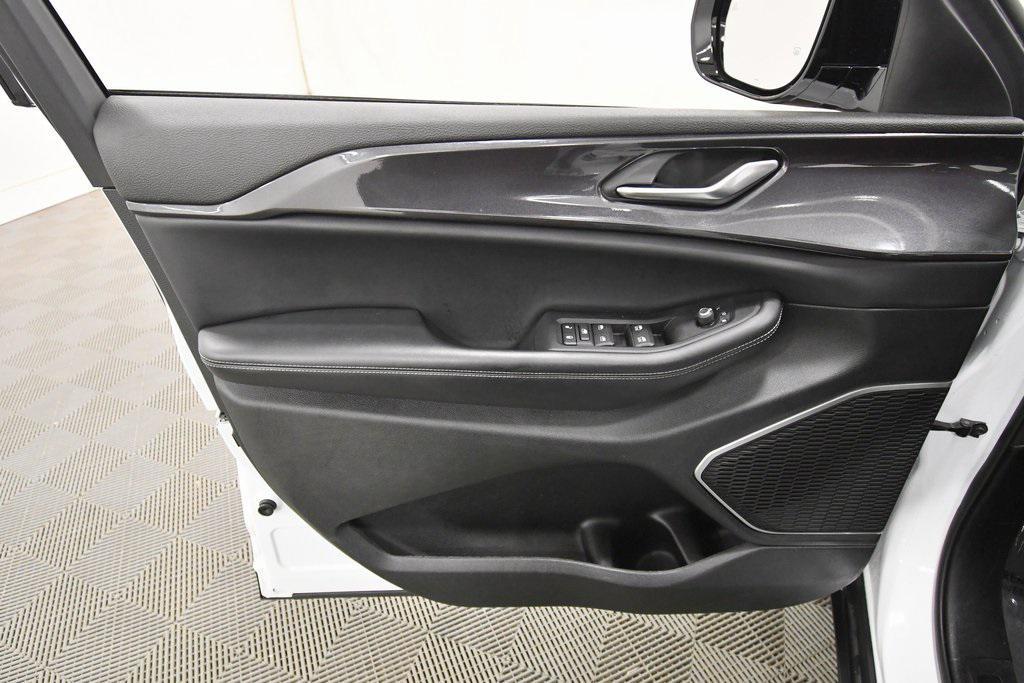 used 2022 Jeep Grand Cherokee car, priced at $29,278