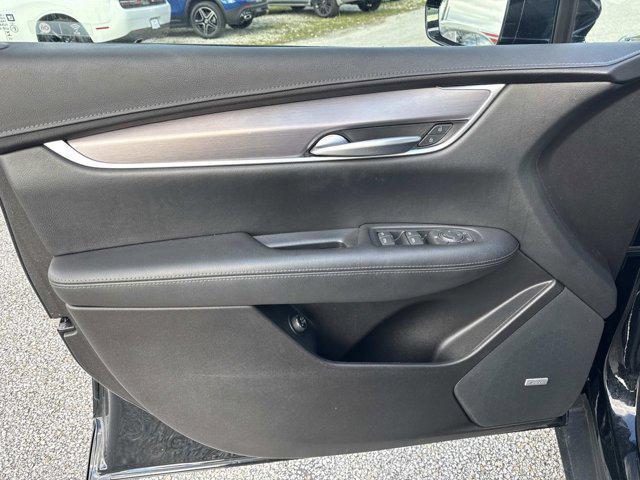 used 2023 Cadillac XT5 car, priced at $25,999