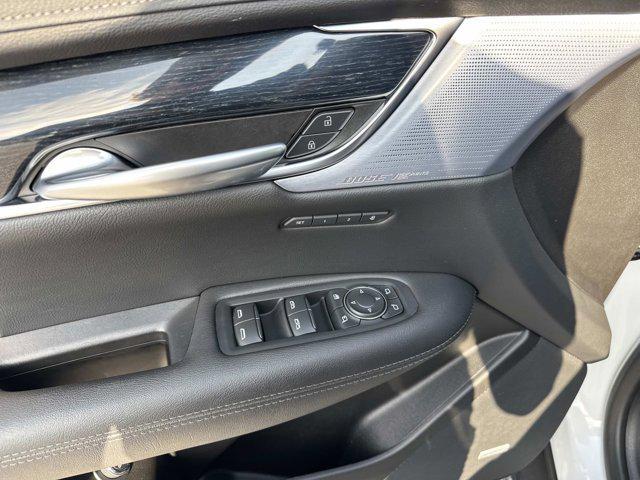 used 2025 Cadillac XT5 car, priced at $39,900