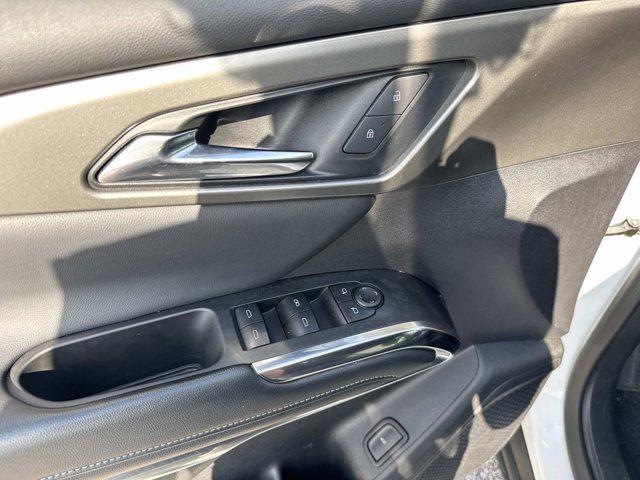 used 2025 Chevrolet Traverse car, priced at $31,499