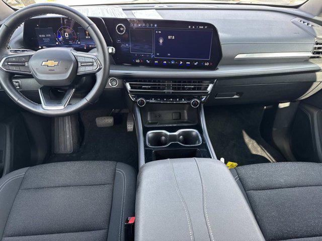 used 2025 Chevrolet Traverse car, priced at $31,499