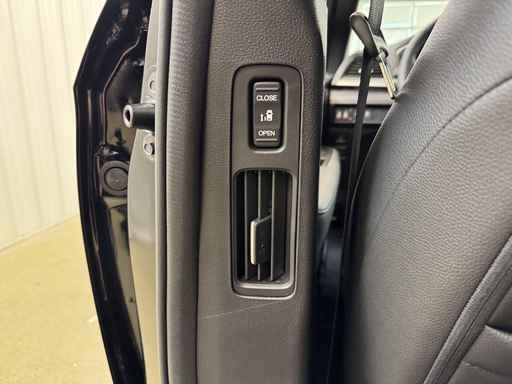 used 2025 Honda Odyssey car, priced at $39,348