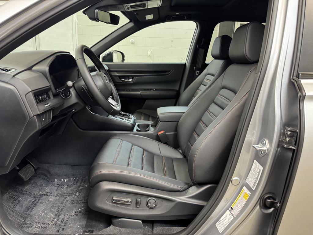 new 2026 Honda CR-V Hybrid car, priced at $39,575