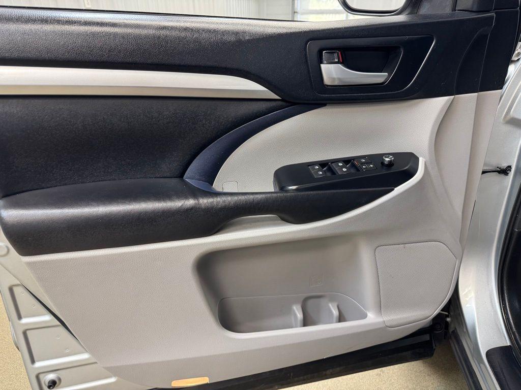 used 2019 Toyota Highlander car, priced at $17,499