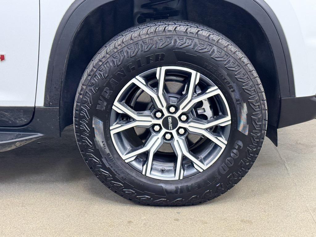 used 2025 GMC Acadia car, priced at $47,241