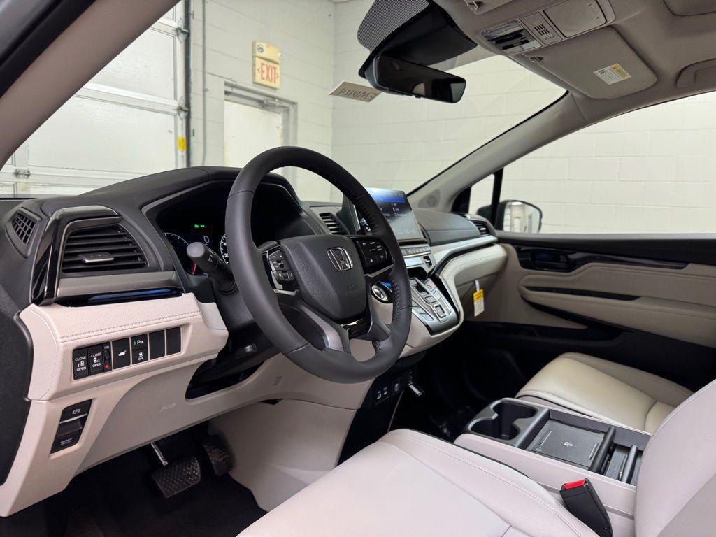 new 2026 Honda Odyssey car, priced at $45,335