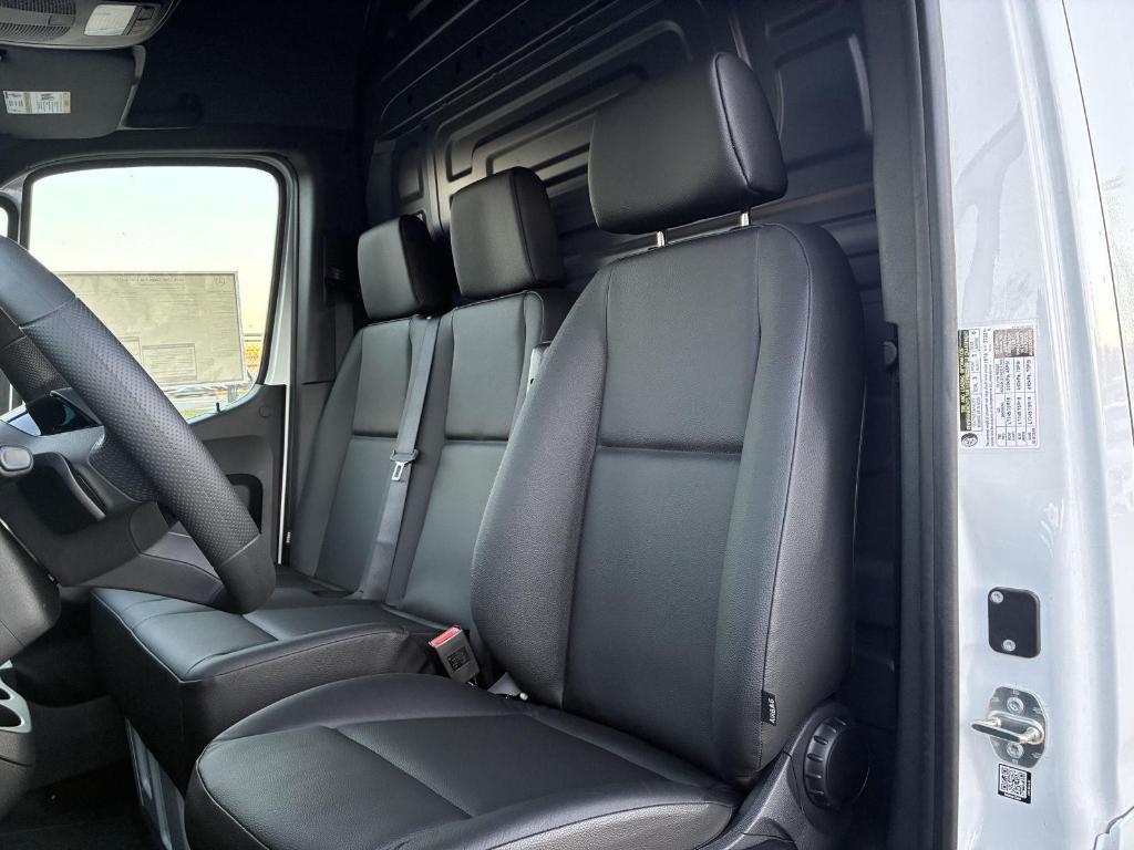 new 2025 Mercedes-Benz Sprinter 2500 car