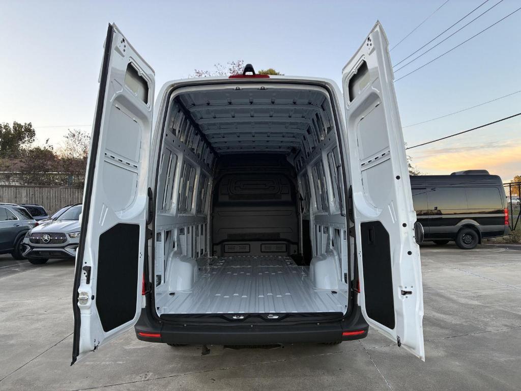 new 2025 Mercedes-Benz Sprinter 2500 car