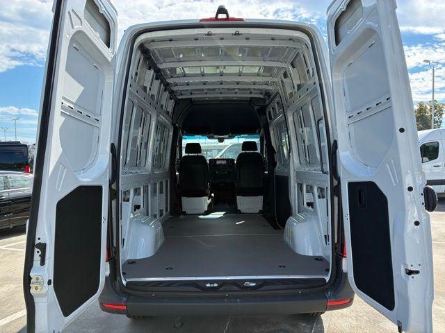 new 2025 Mercedes-Benz Sprinter 2500 car