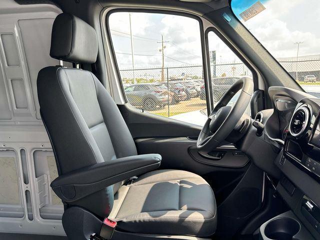 new 2025 Mercedes-Benz Sprinter 2500 car