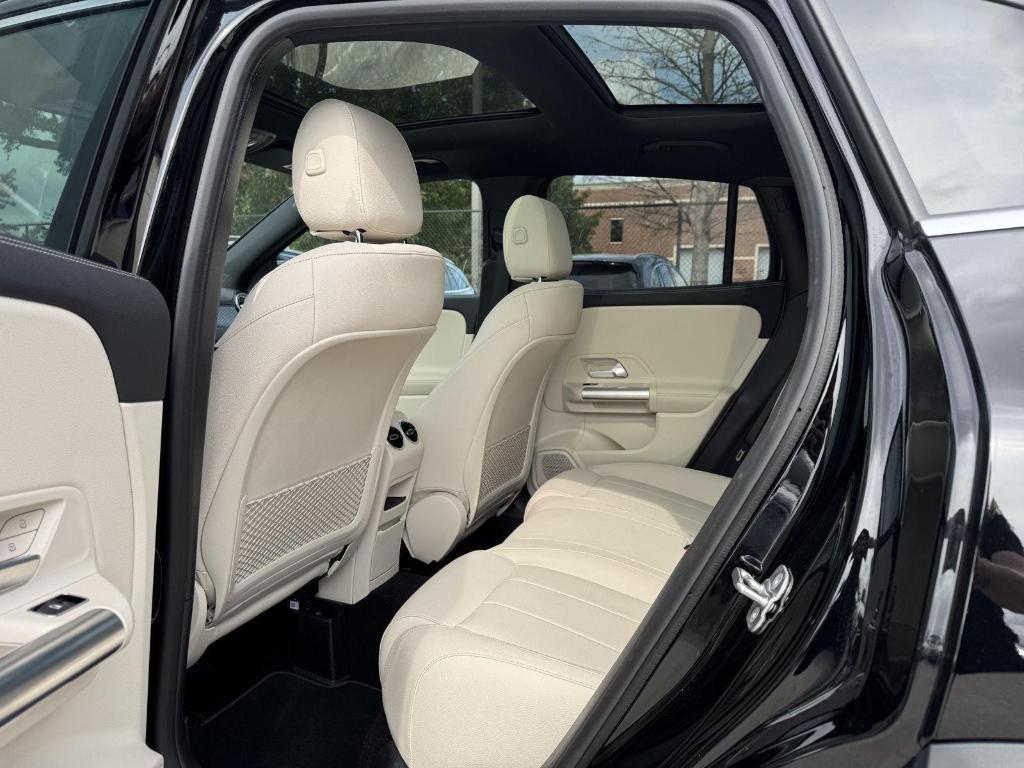 used 2025 Mercedes-Benz GLA 250 car, priced at $42,992