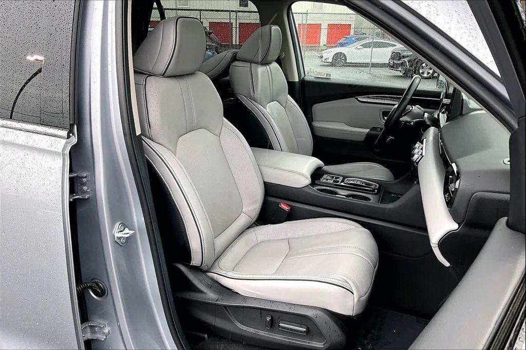 used 2024 Honda Pilot car, priced at $42,298