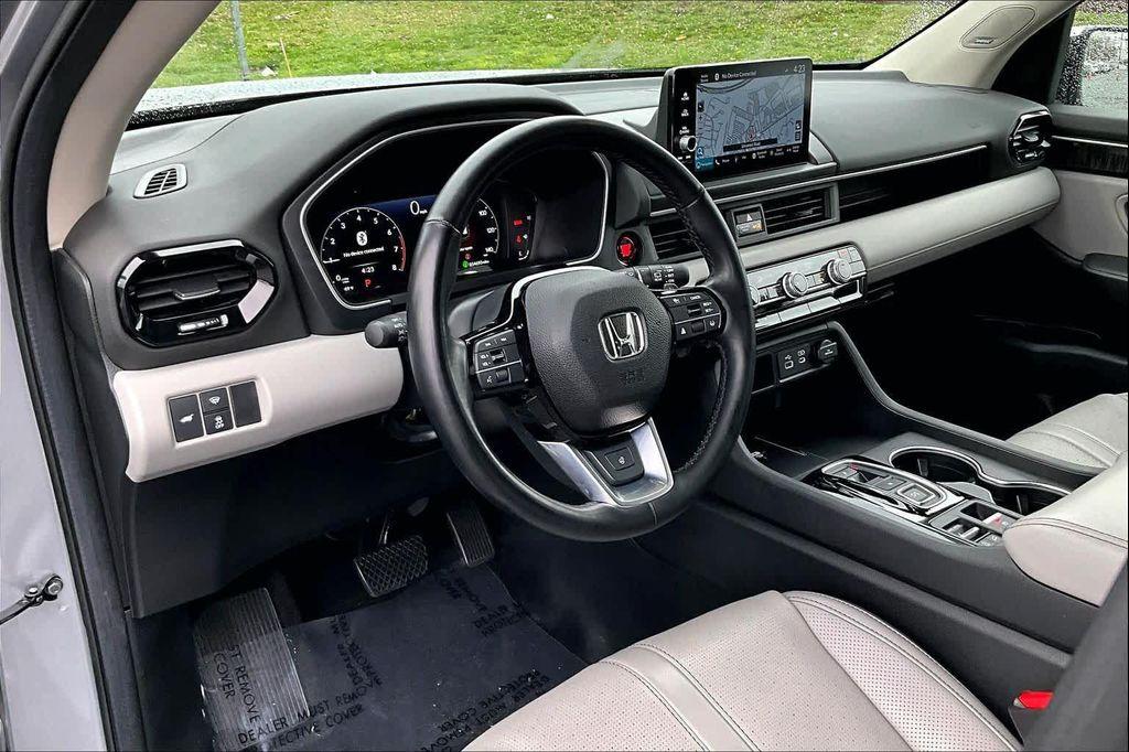 used 2024 Honda Pilot car, priced at $42,298