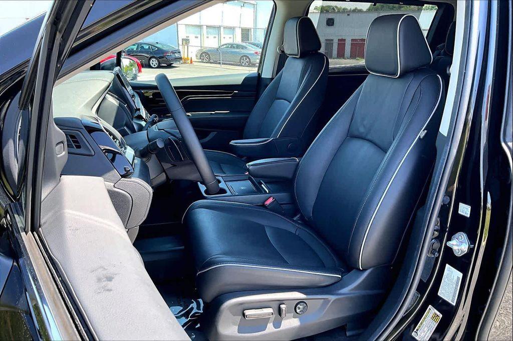 used 2025 Honda Odyssey car, priced at $42,718