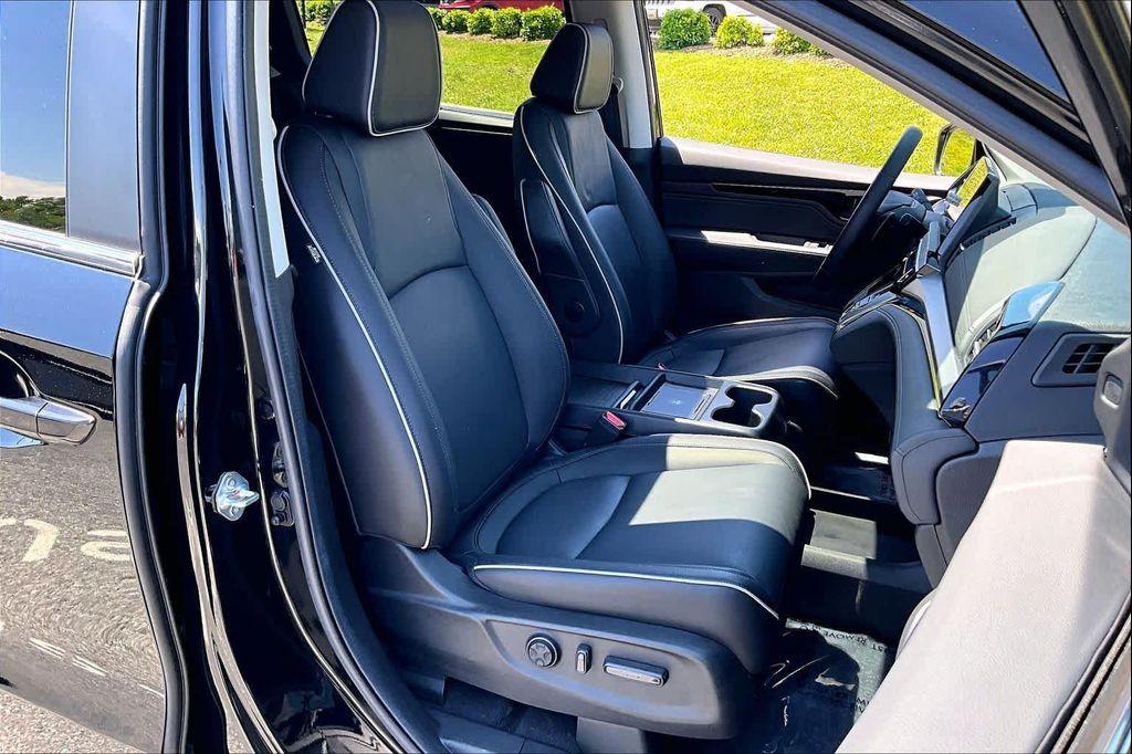 used 2025 Honda Odyssey car, priced at $42,718