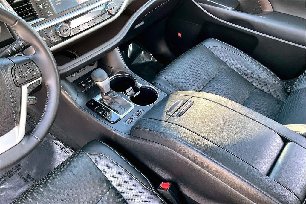 used 2019 Toyota Highlander car, priced at $24,499