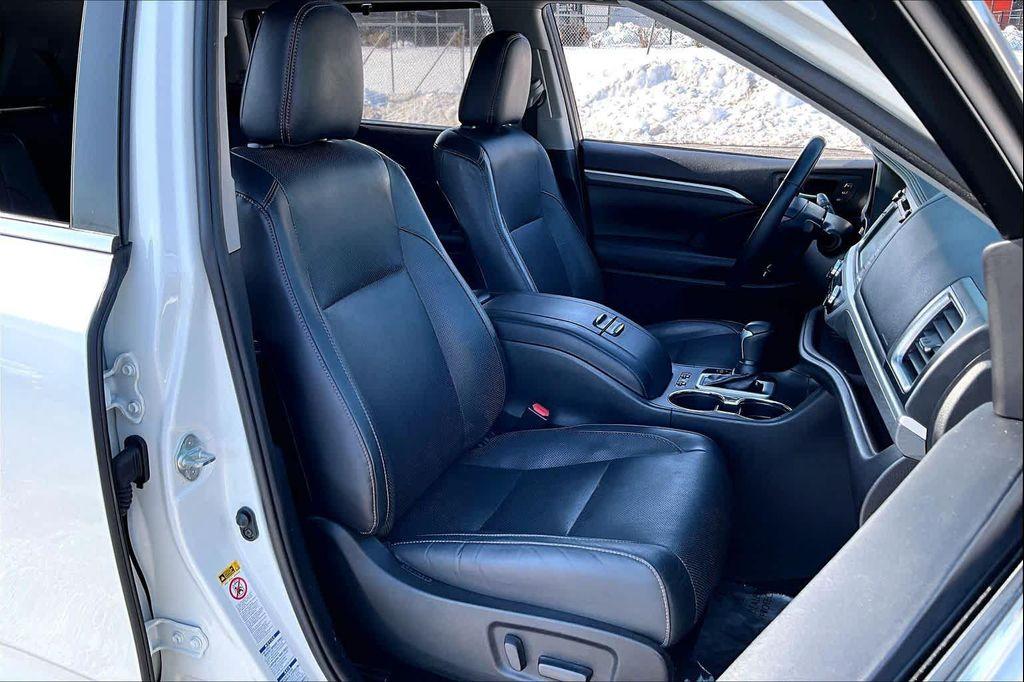 used 2019 Toyota Highlander car, priced at $24,499