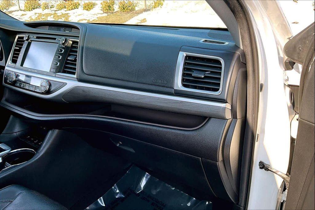 used 2019 Toyota Highlander car, priced at $24,499