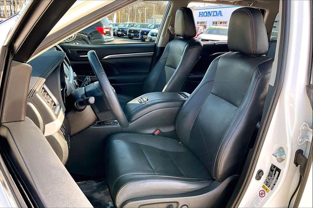 used 2019 Toyota Highlander car, priced at $24,499