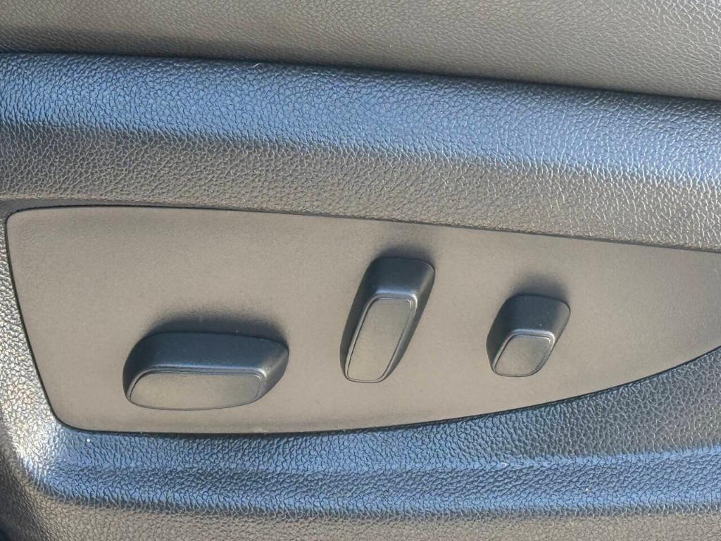 used 2017 GMC Yukon car, priced at $23,998