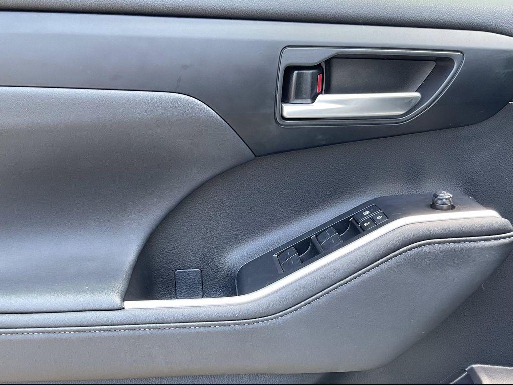 used 2023 Toyota Highlander car, priced at $40,924