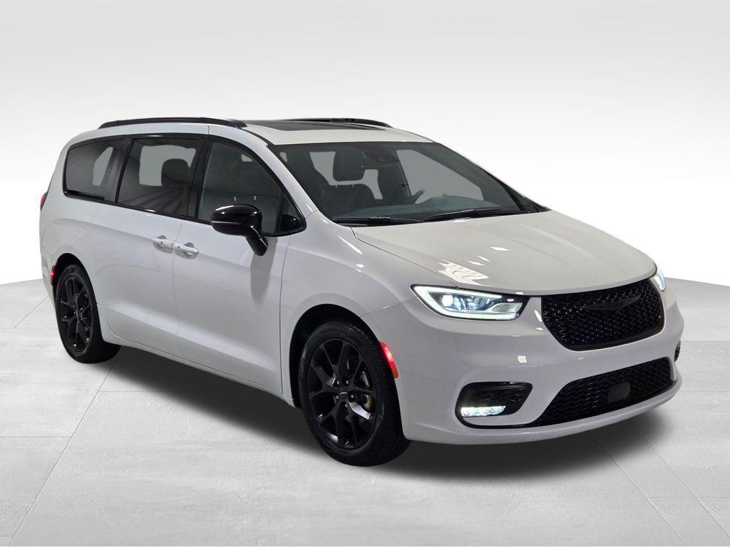 used 2025 Chrysler Pacifica car, priced at $37,855