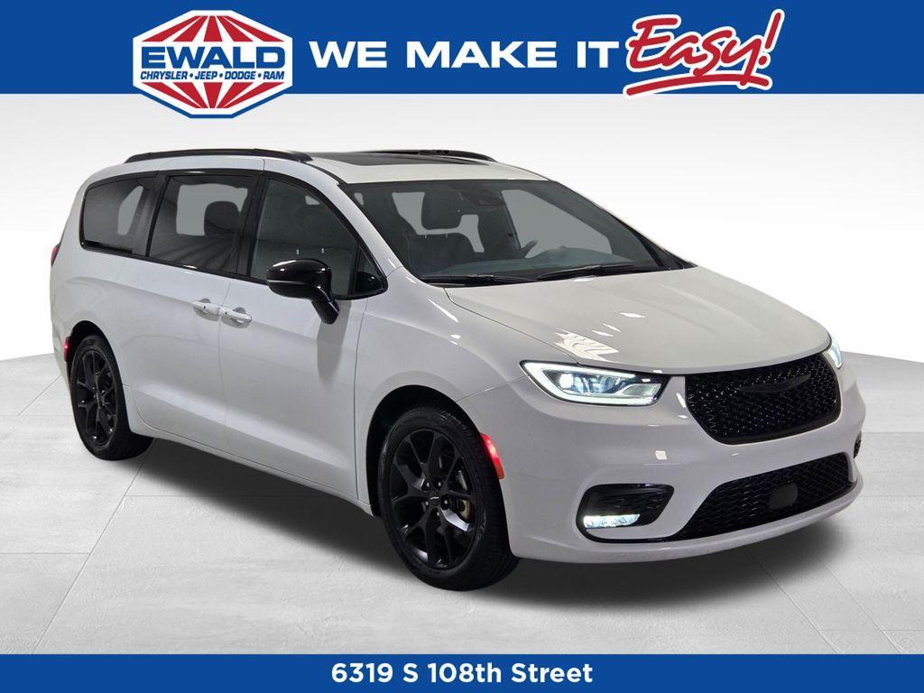 used 2025 Chrysler Pacifica car, priced at $37,855