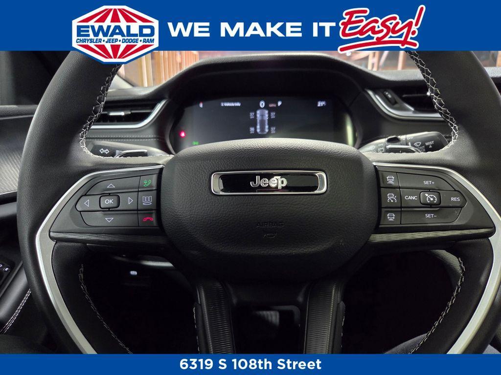 new 2025 Jeep Grand Cherokee car, priced at $39,993