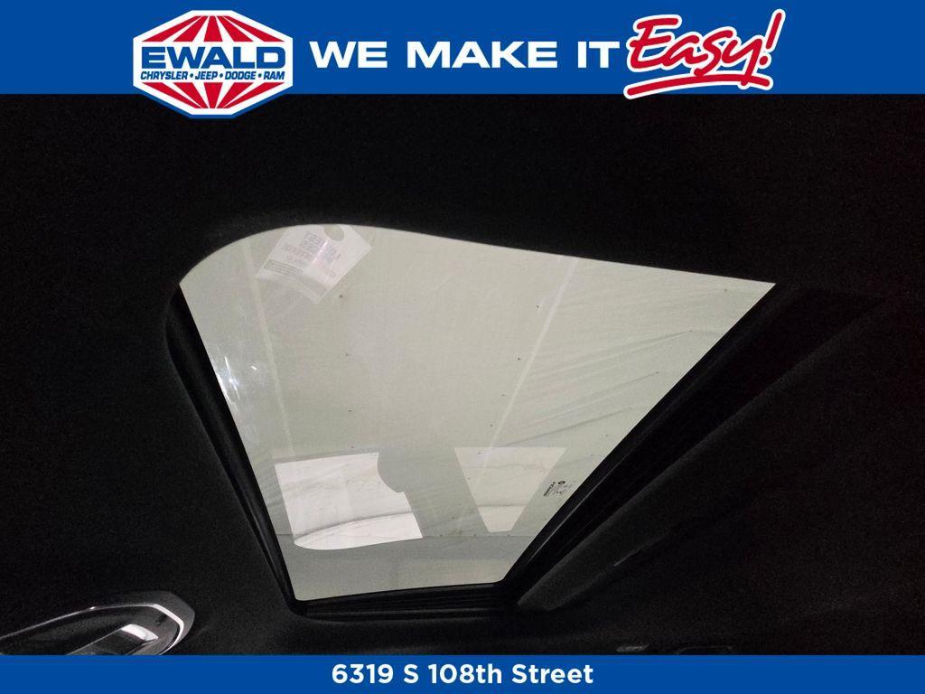 new 2025 Jeep Grand Cherokee car, priced at $39,993