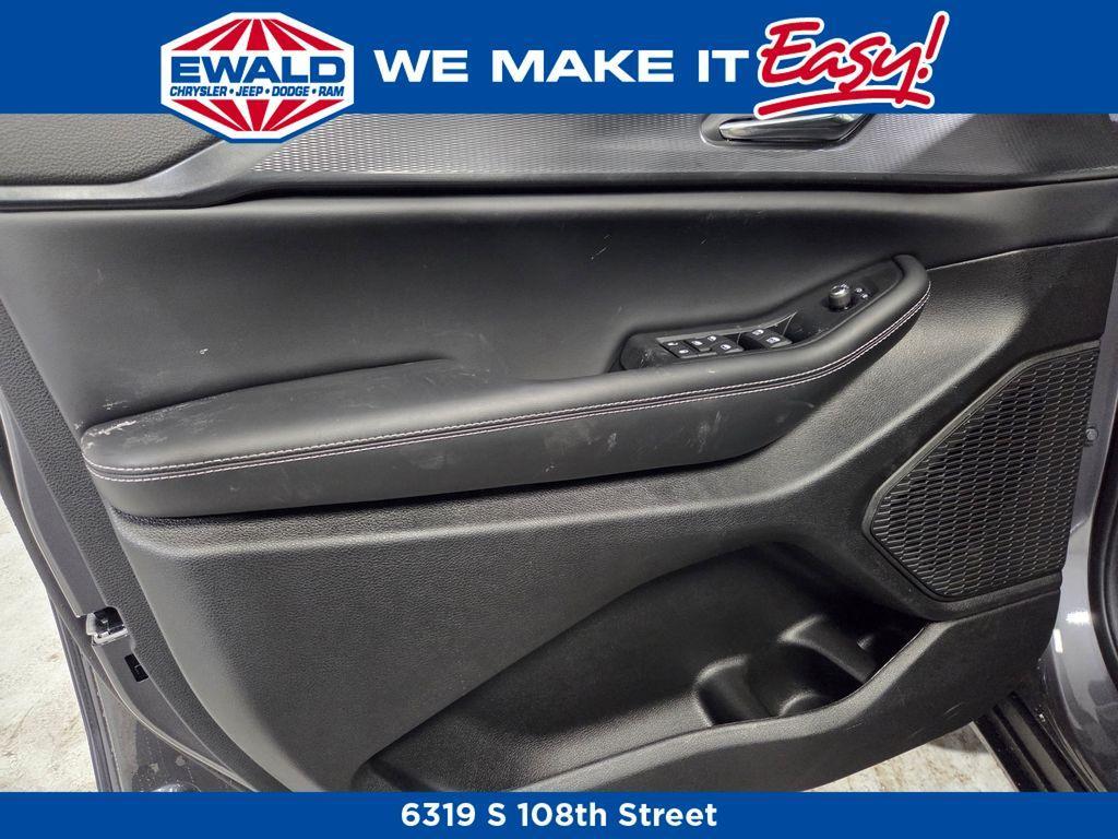 new 2025 Jeep Grand Cherokee car, priced at $39,993