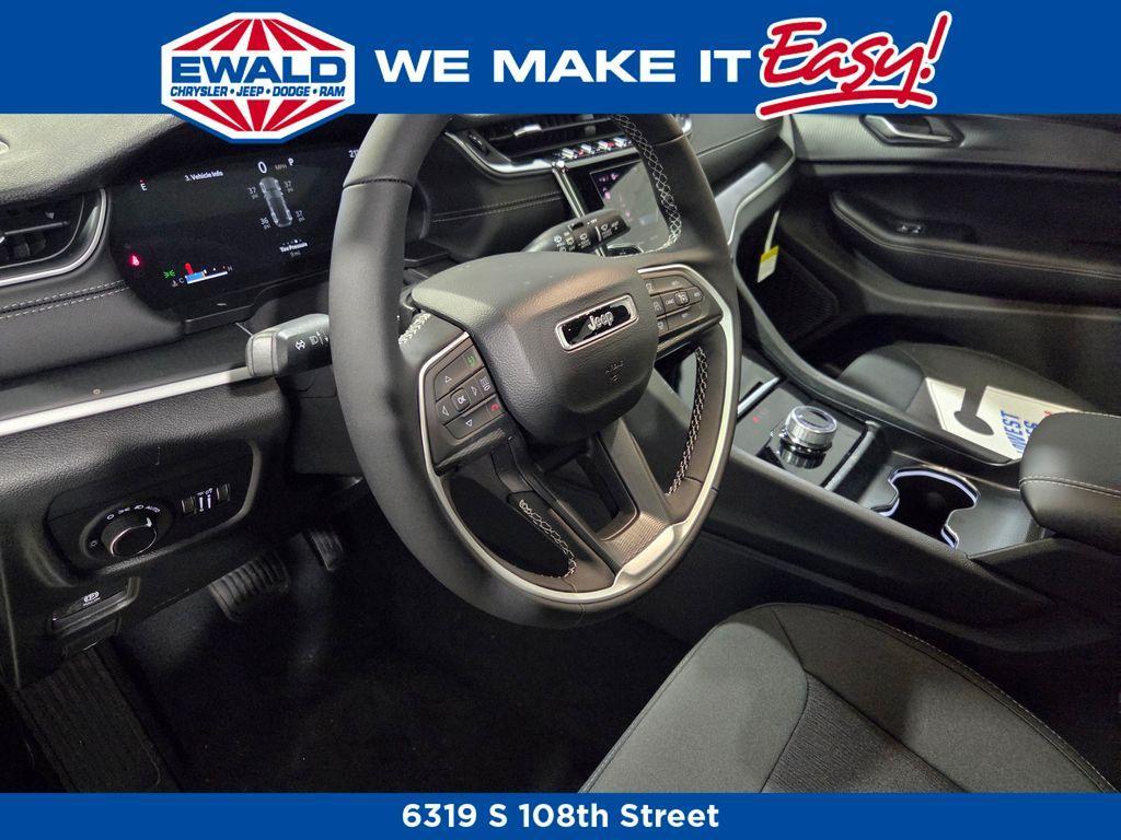 new 2025 Jeep Grand Cherokee car, priced at $39,993