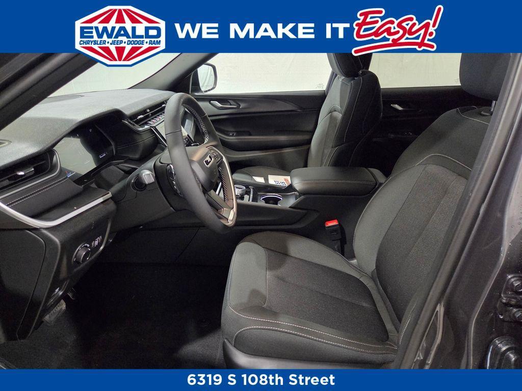 new 2025 Jeep Grand Cherokee car, priced at $39,993