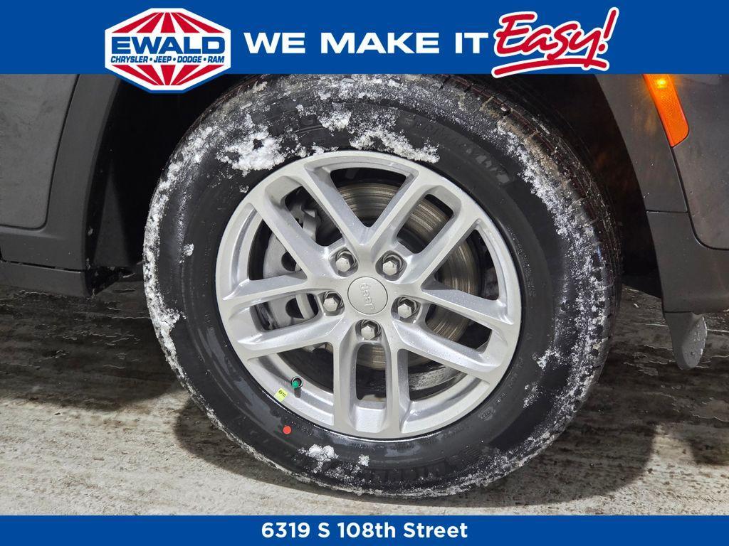 new 2025 Jeep Grand Cherokee car, priced at $39,993