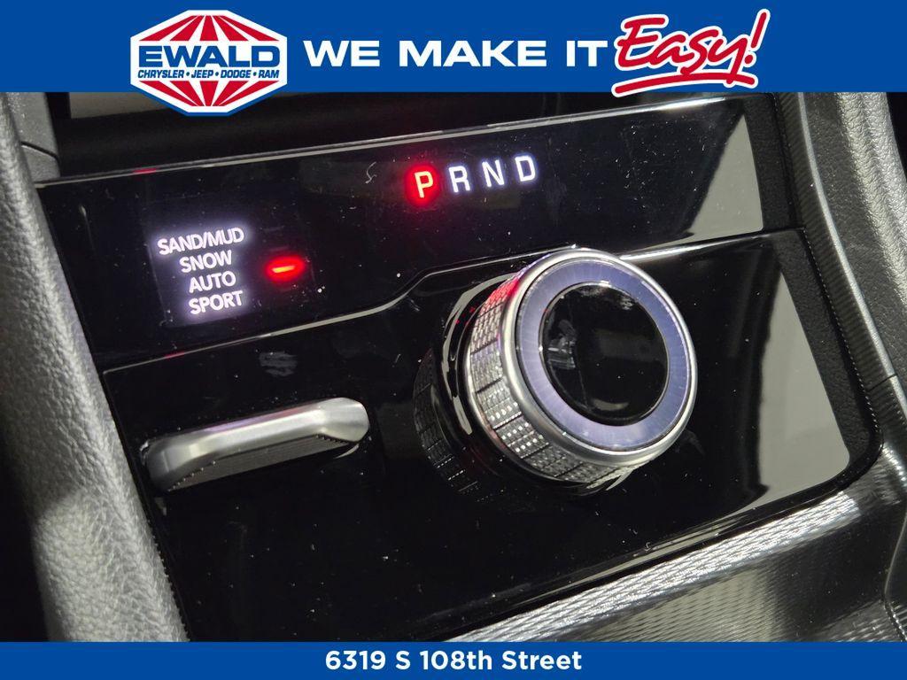 new 2025 Jeep Grand Cherokee car, priced at $50,215