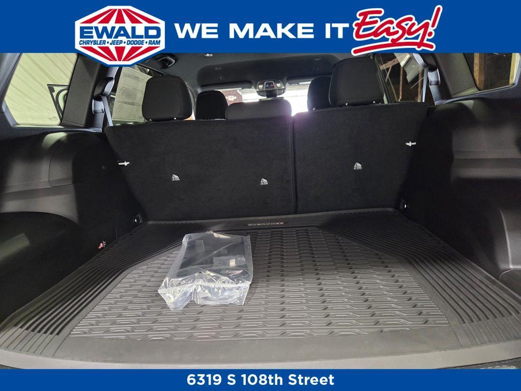 new 2026 Jeep Cherokee car, priced at $38,527