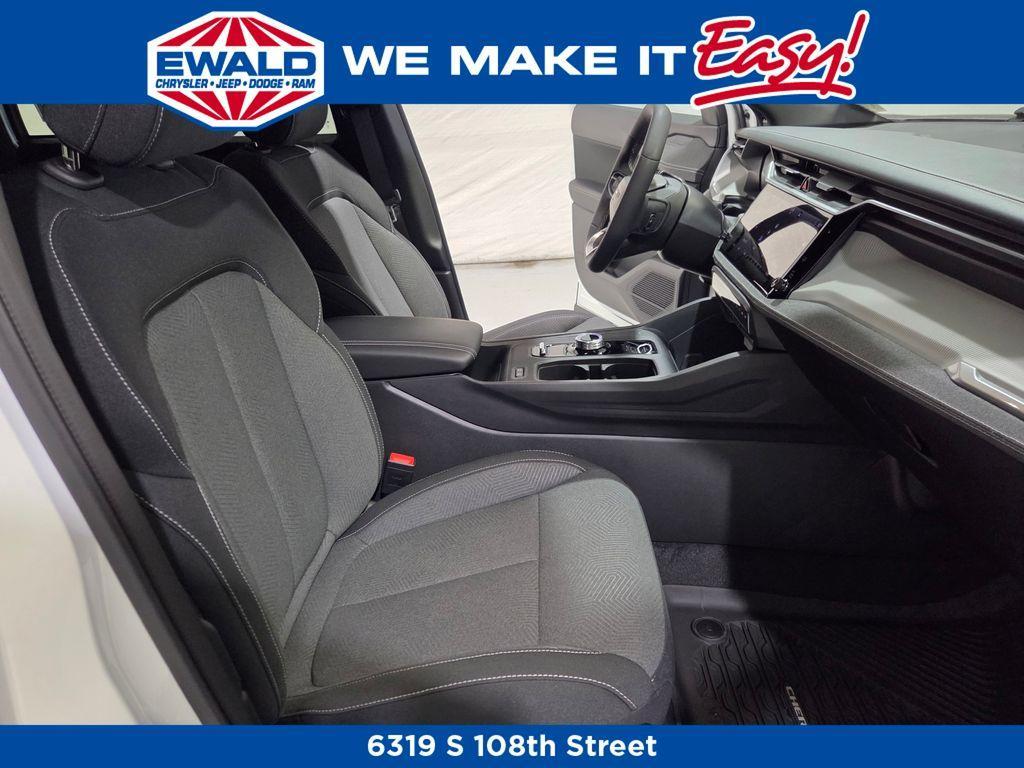 new 2026 Jeep Cherokee car, priced at $38,527