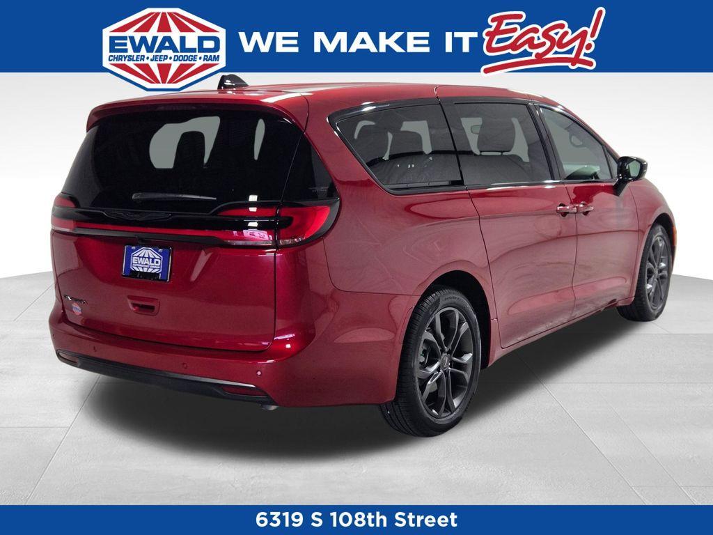 new 2026 Chrysler Pacifica car, priced at $43,257