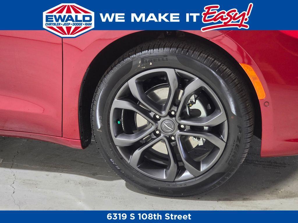 new 2026 Chrysler Pacifica car, priced at $43,257